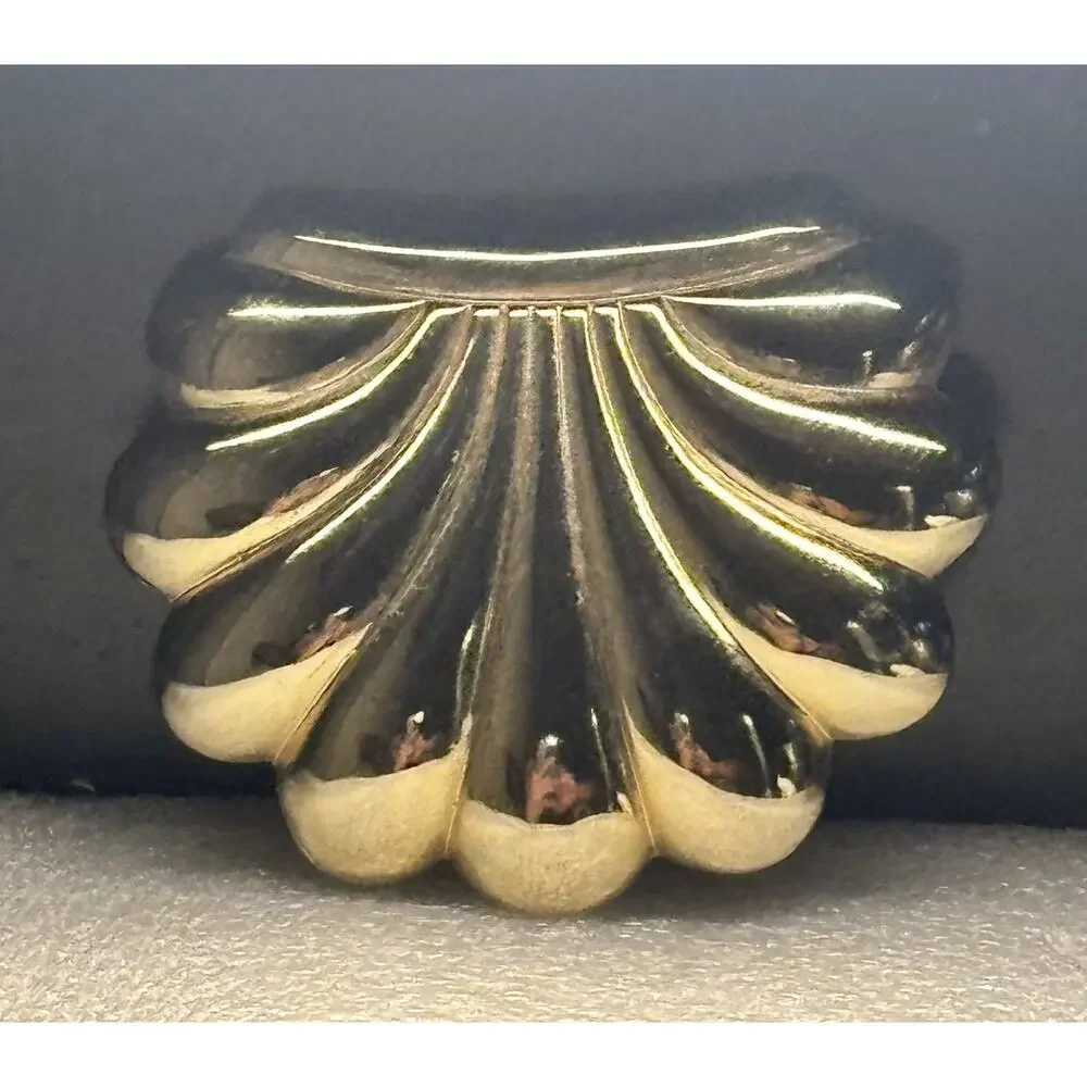 Vintage Gold Tone Fan Shell Brooch Pin Mid Century Modern Unsigned 1.5”